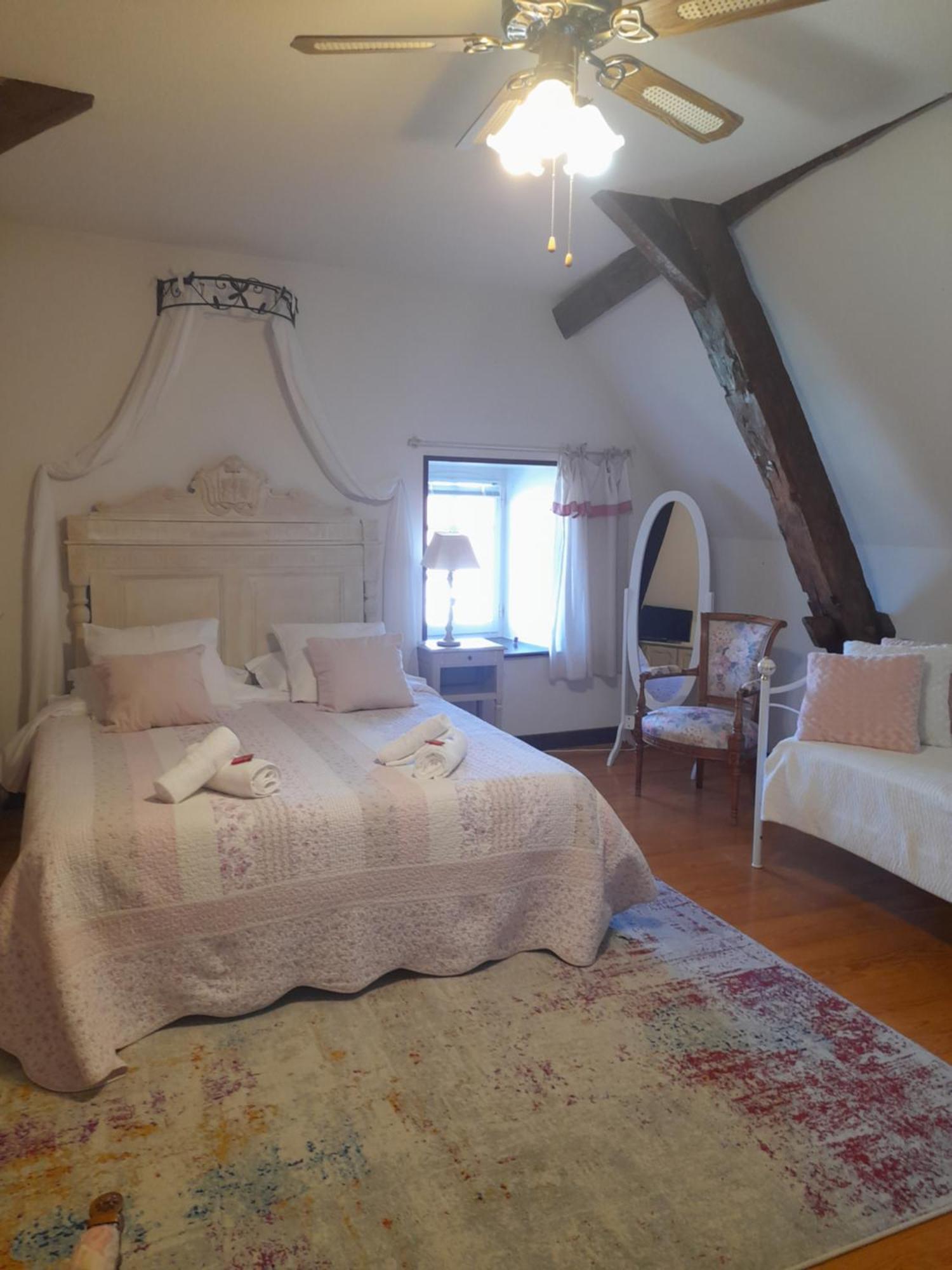 La Maison Du Prince De Conde Charroux-dʼAllier Exteriér fotografie